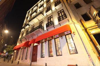 Pera Aparthotel